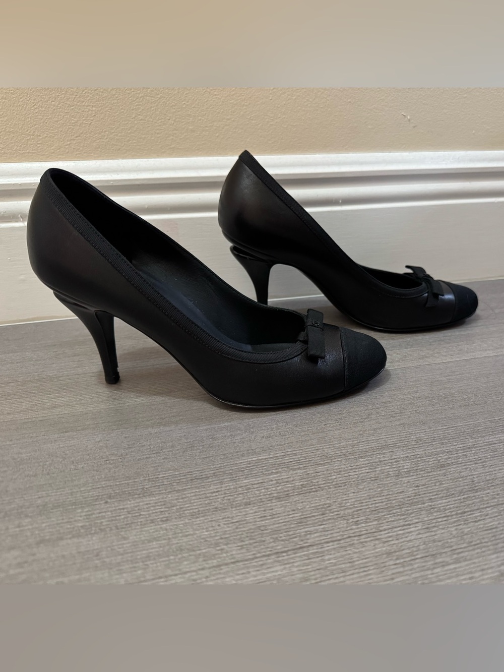 AUTHENTIC CHANEL size 37.5 pump with bow